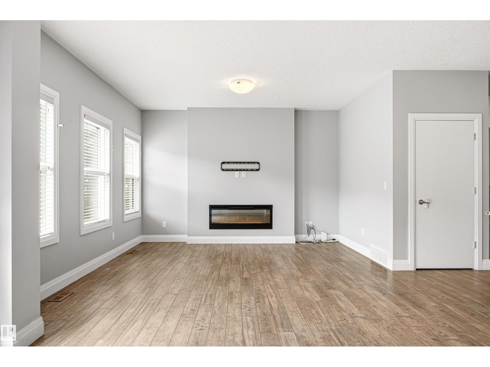 102 MEADOWLAND WY — photo 4
