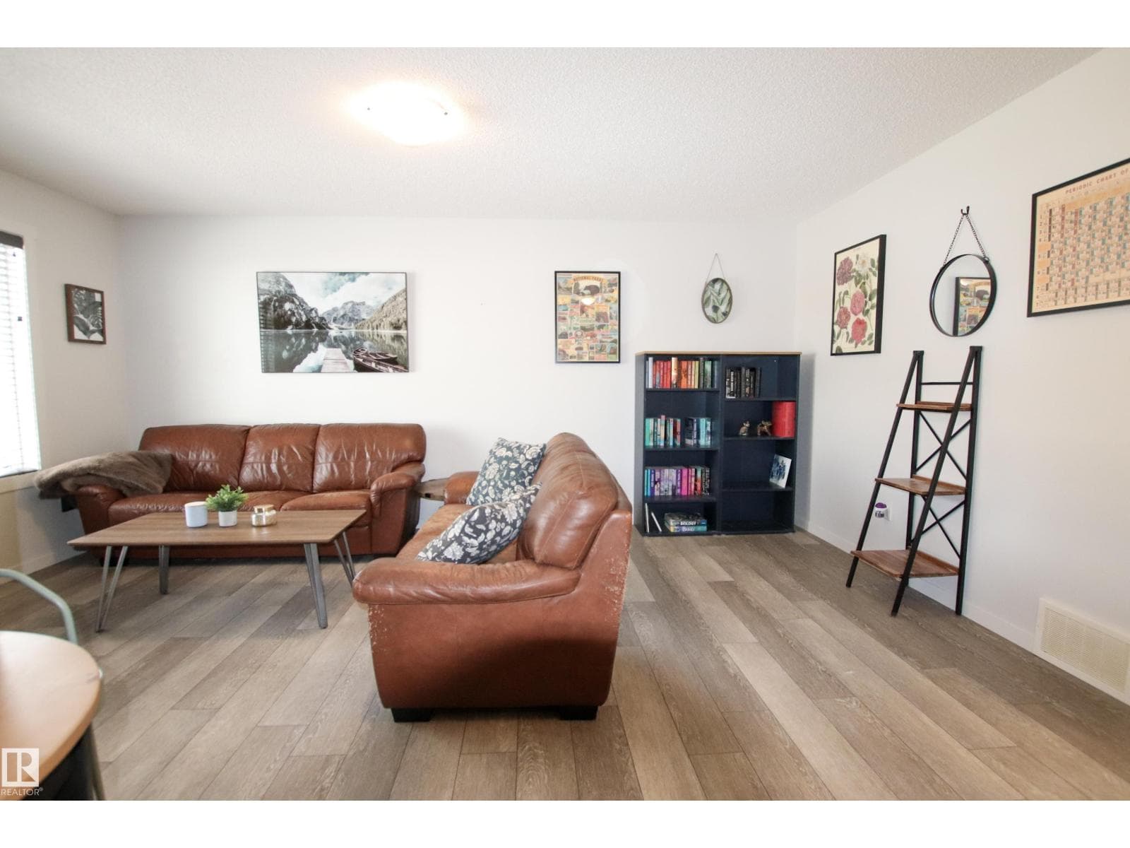 2509 14 AV NW — photo 2