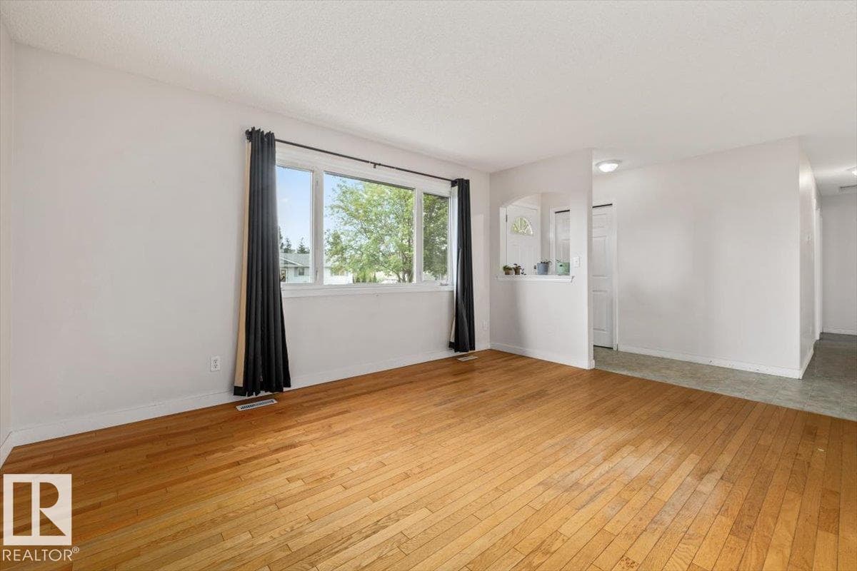 5126 53 Street — photo 5
