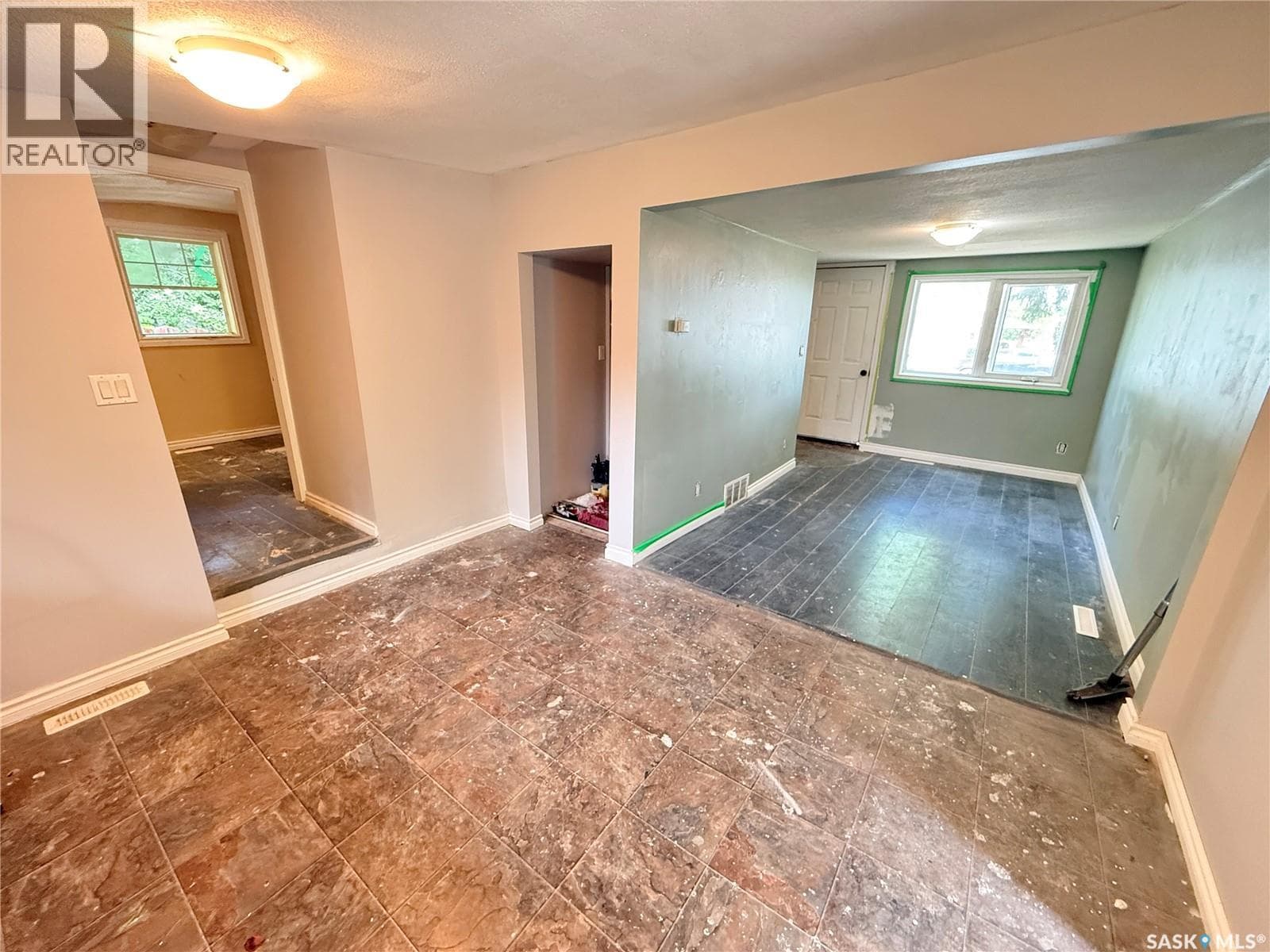 330 3rd AVENUE SE — photo 2