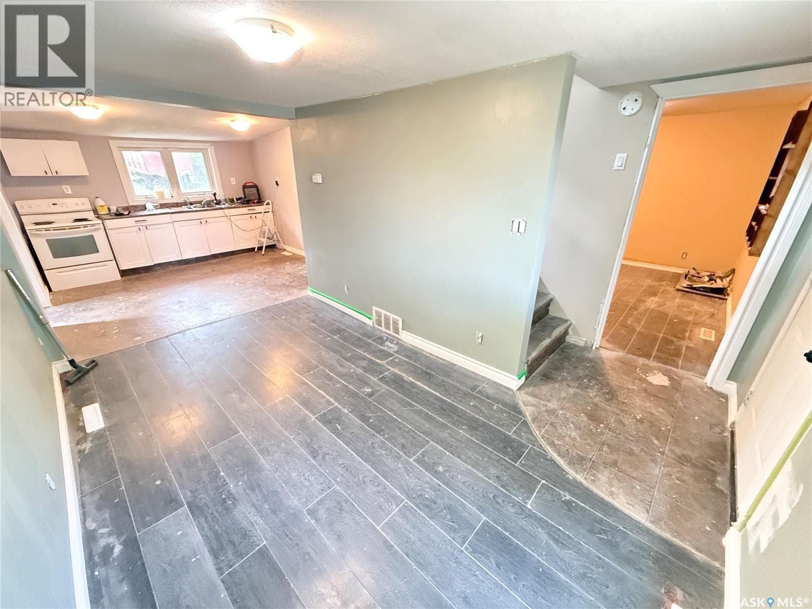 330 3rd AVENUE SE — photo 4
