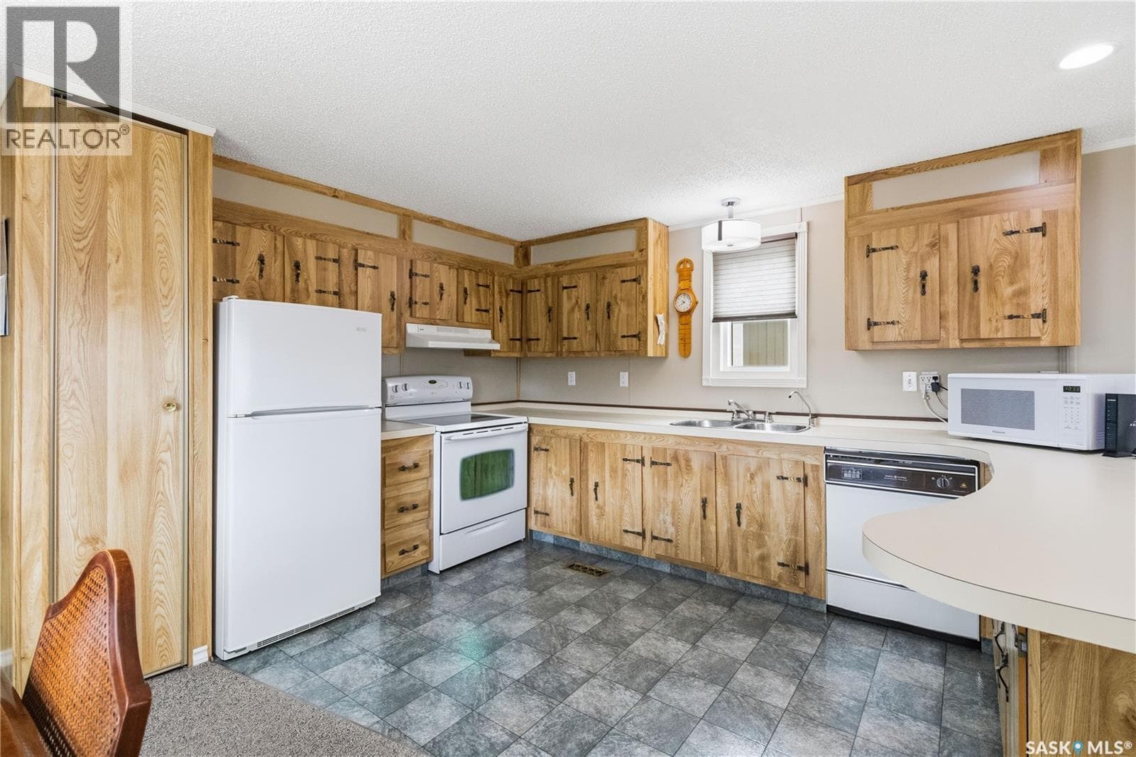 204 Cypress WAY — photo 3