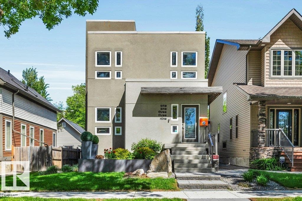 11339 67 ST NW