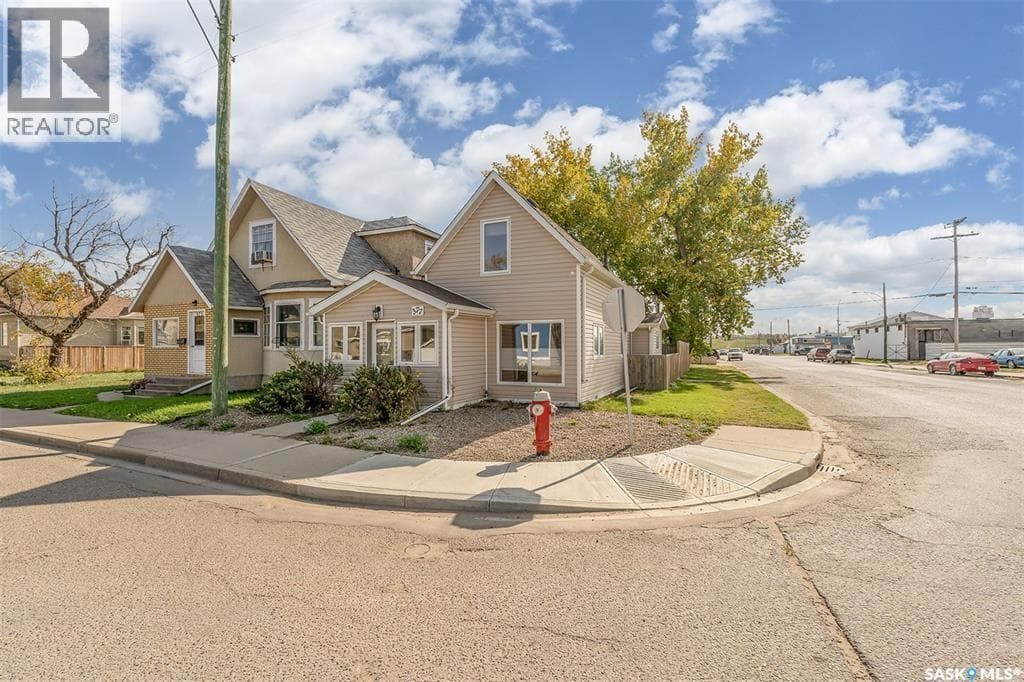 377 Fairford STREET W