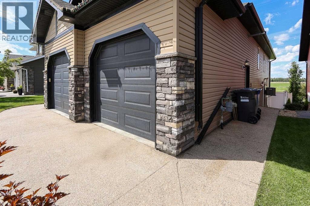 146 Sutherland Close — photo 2