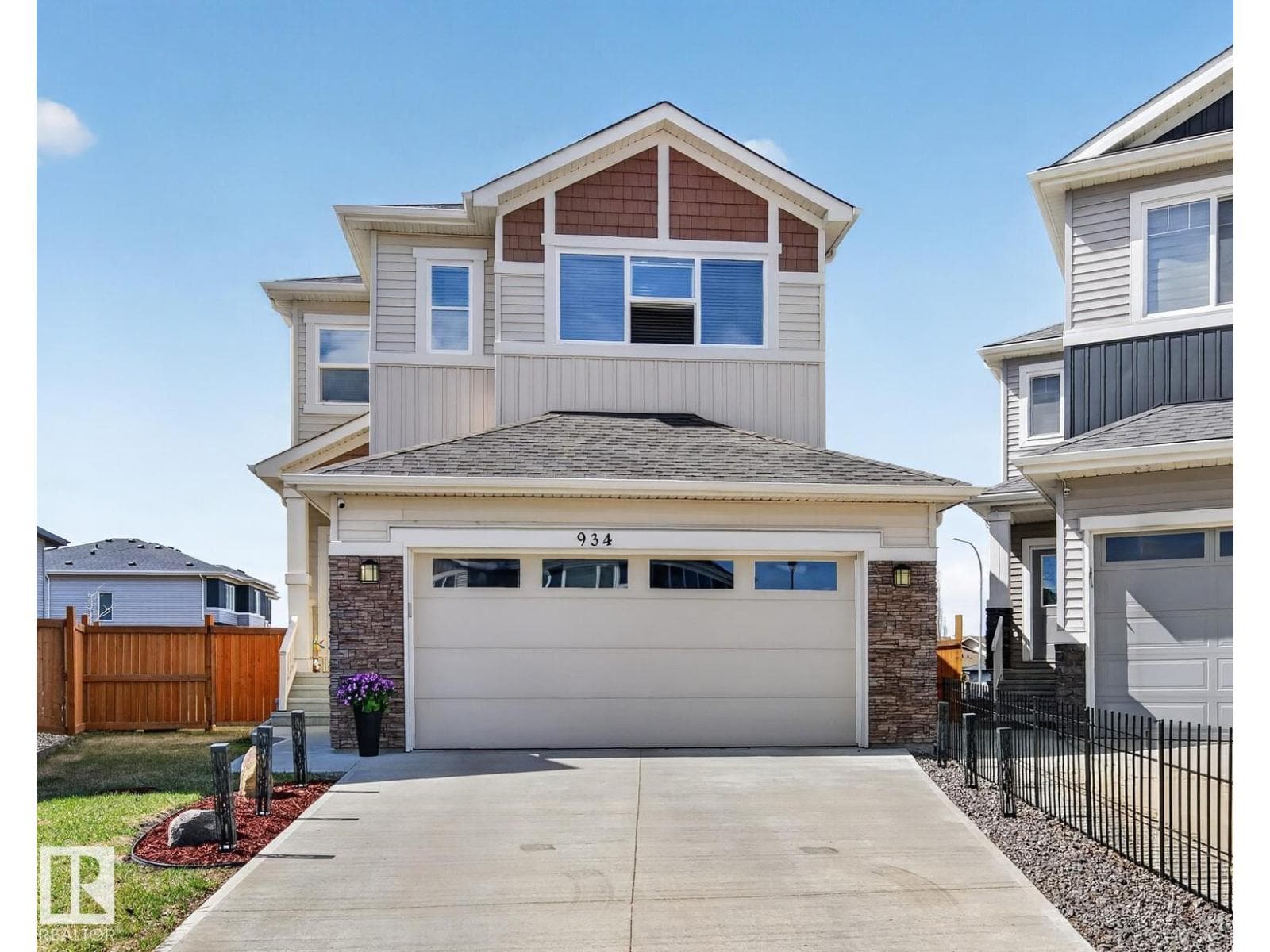 934 BERG PL