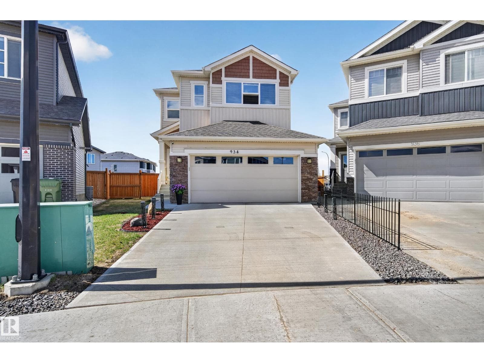 934 BERG PL — photo 3