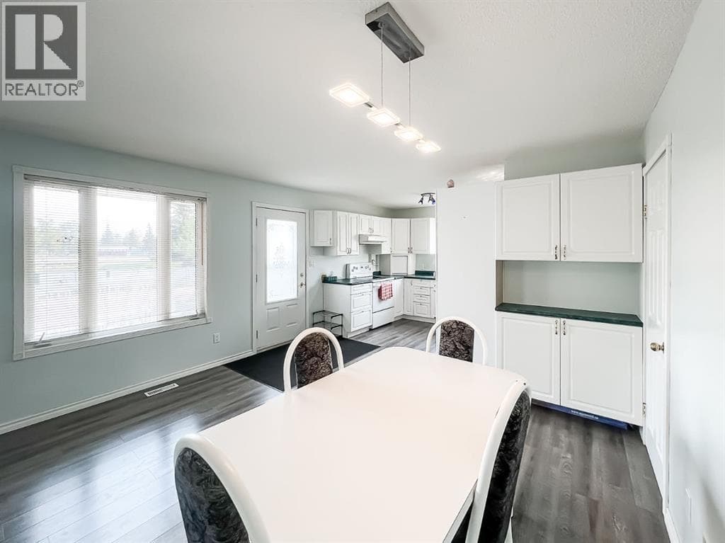 143 Peace River Ave — photo 5