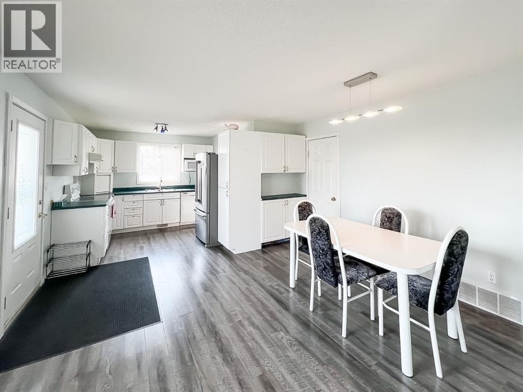 143 Peace River Ave — photo 4