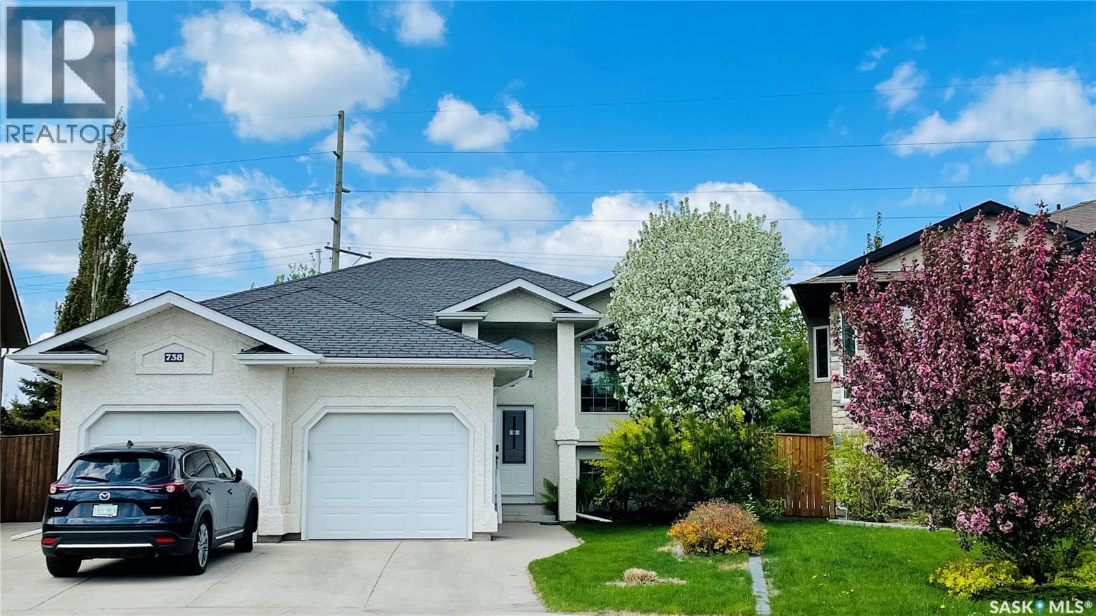 738 Wright CRESCENT