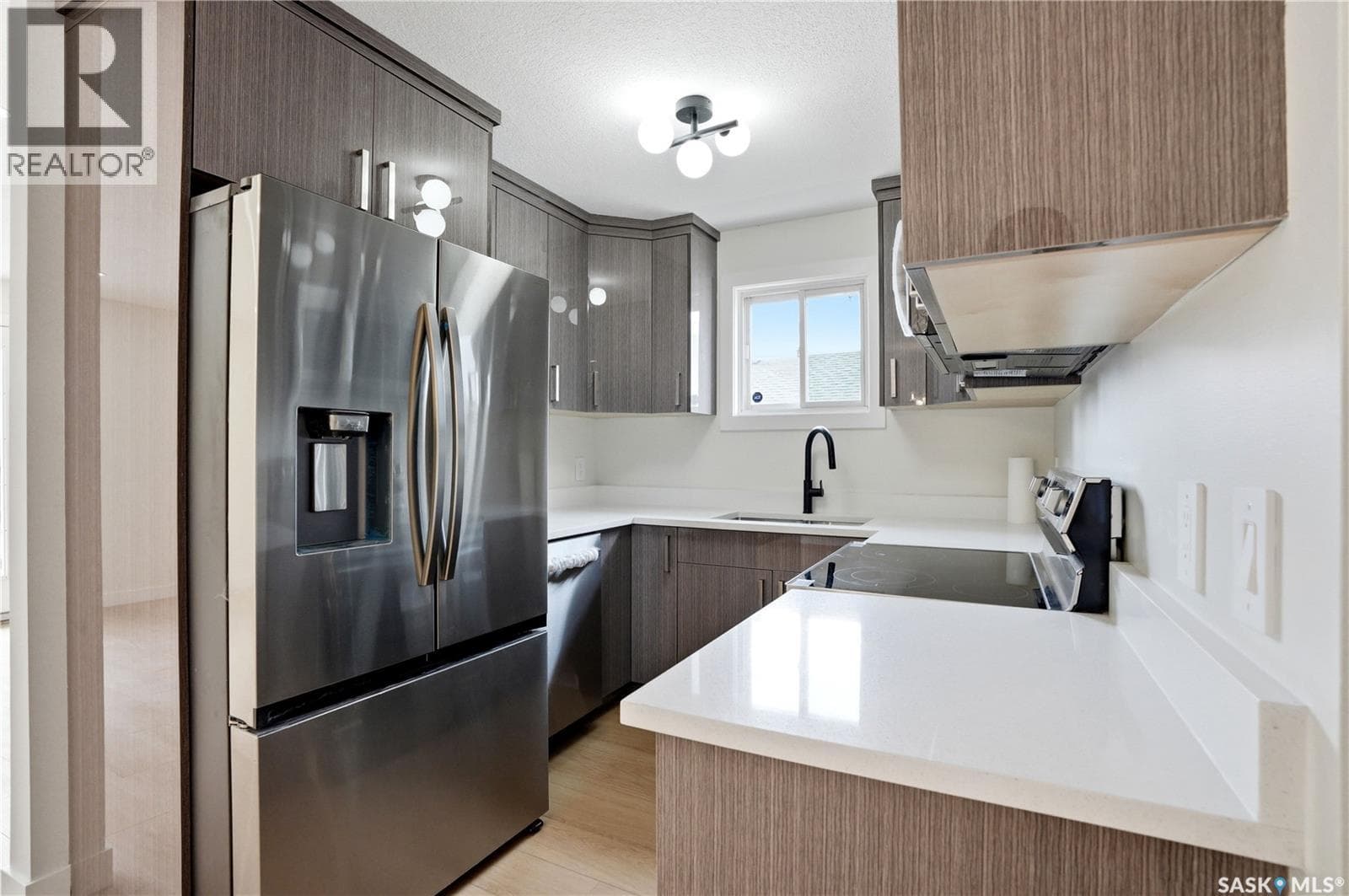 116 (114) Hall CRESCENT — photo 4