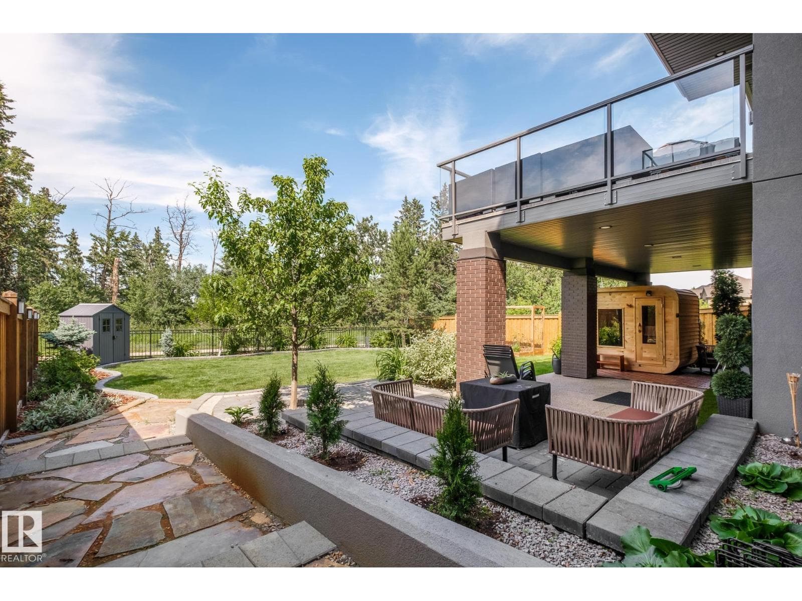 699 HOWATT DR SW