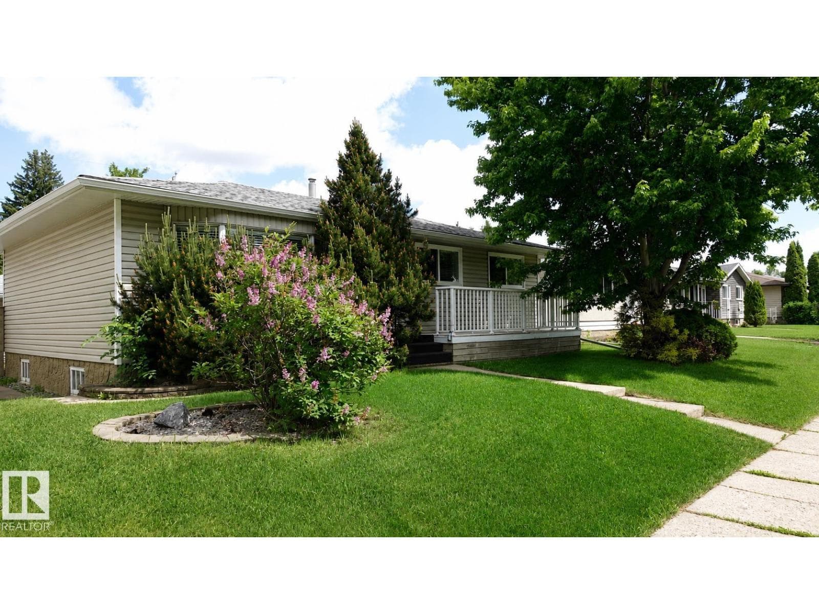 3426 120 AV NW — photo 2