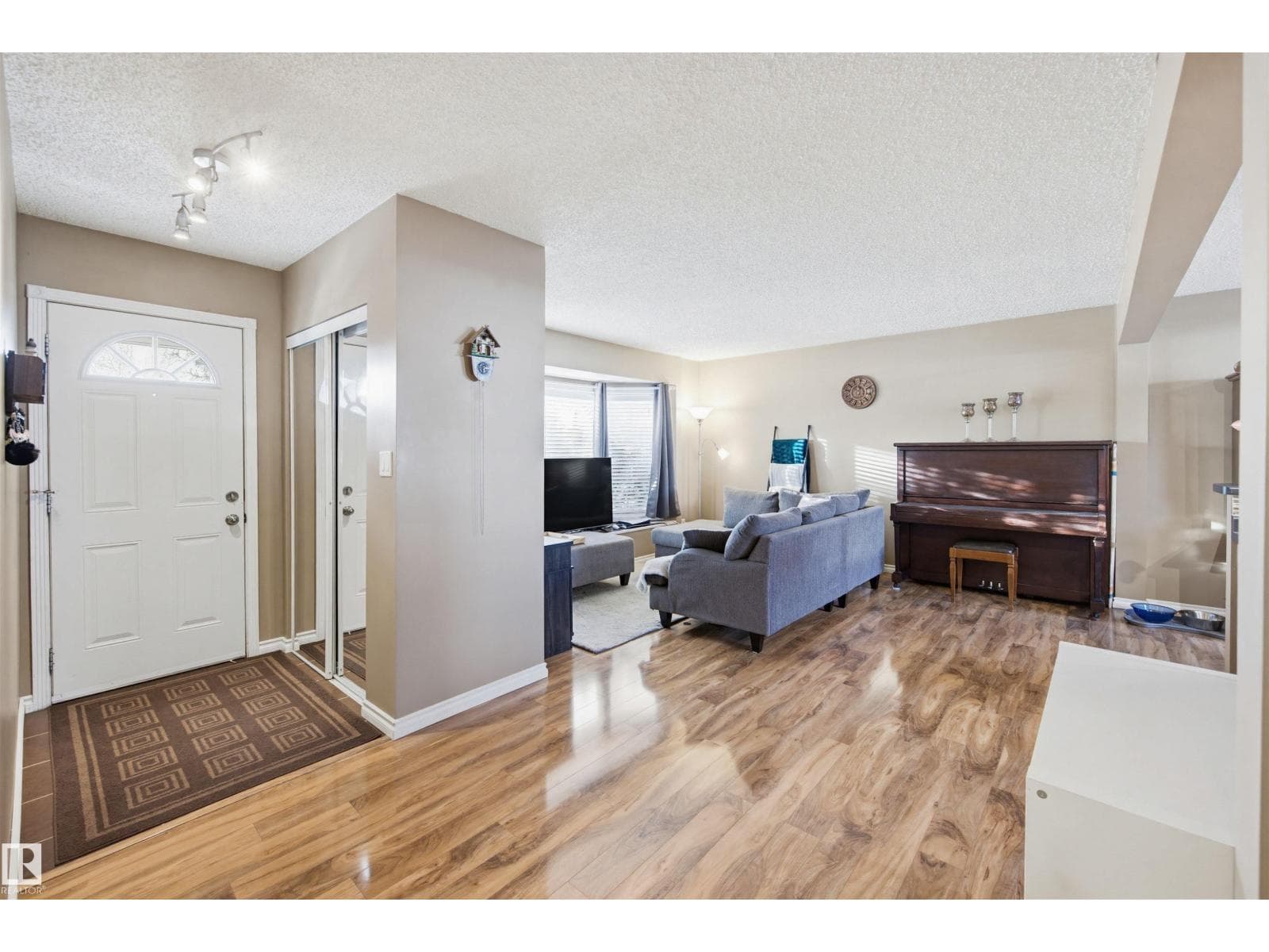 3426 120 AV NW — photo 5