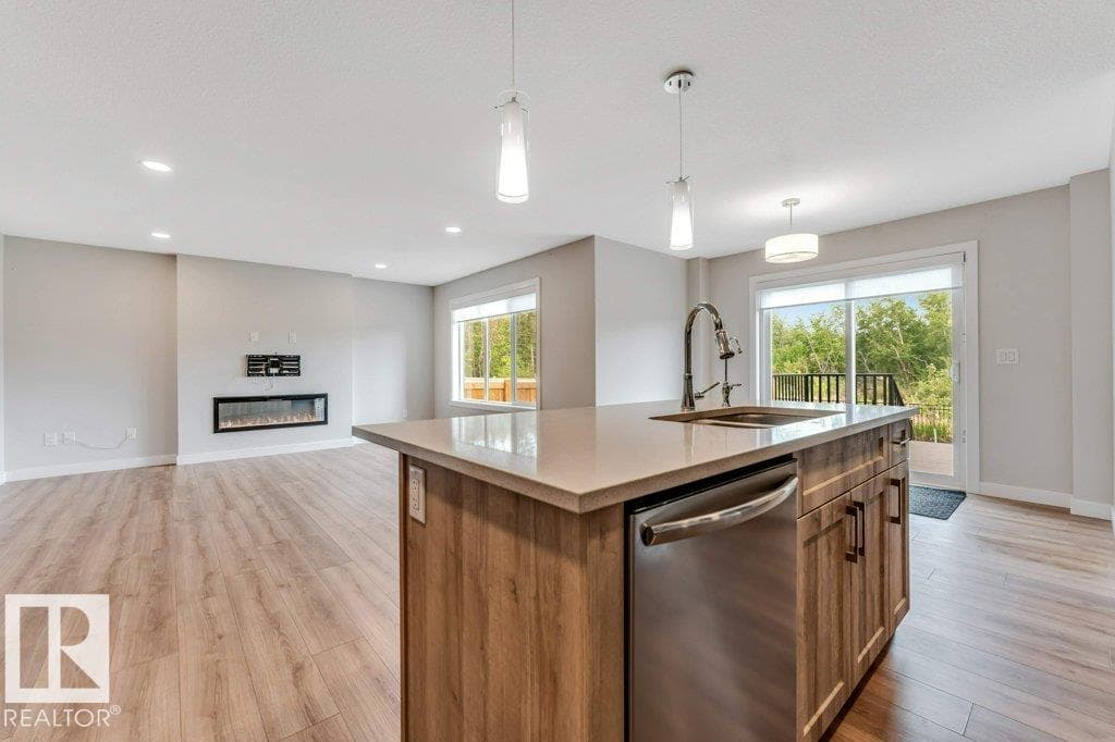 403 35 AV NW — photo 5