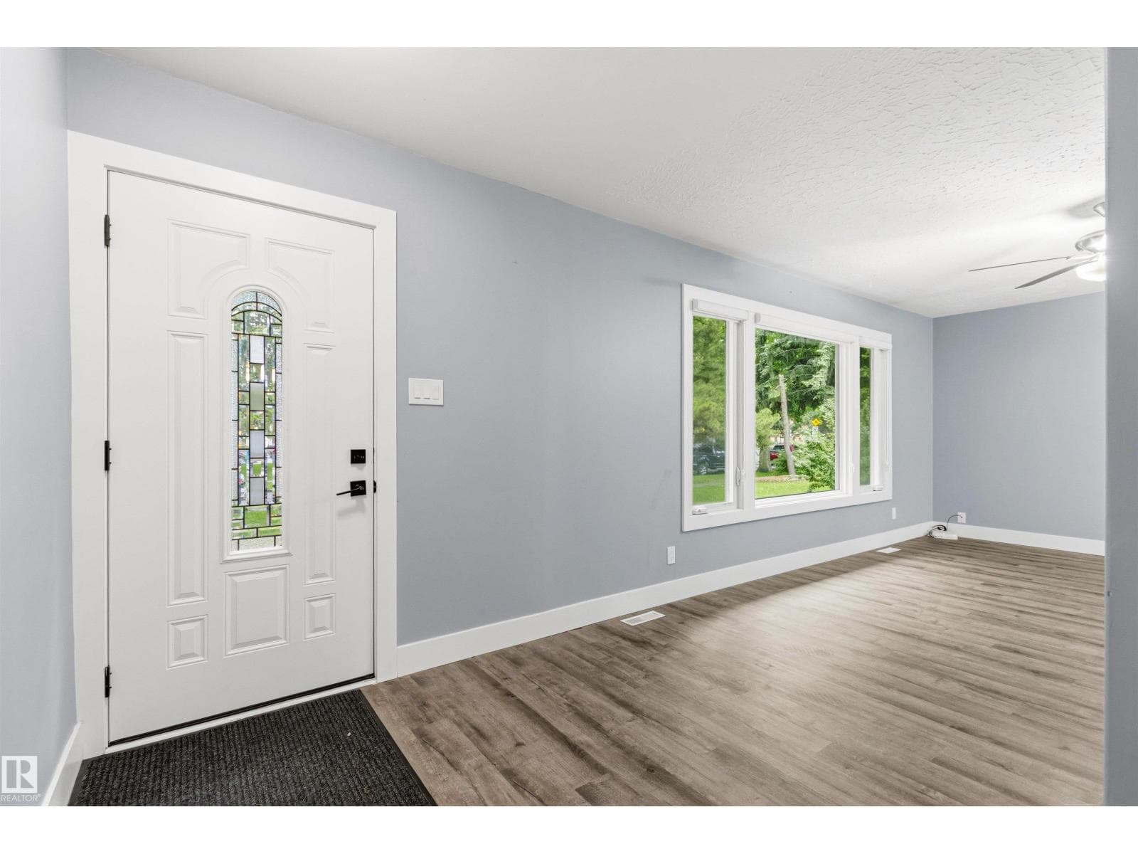 7924 89 AV NW — photo 4