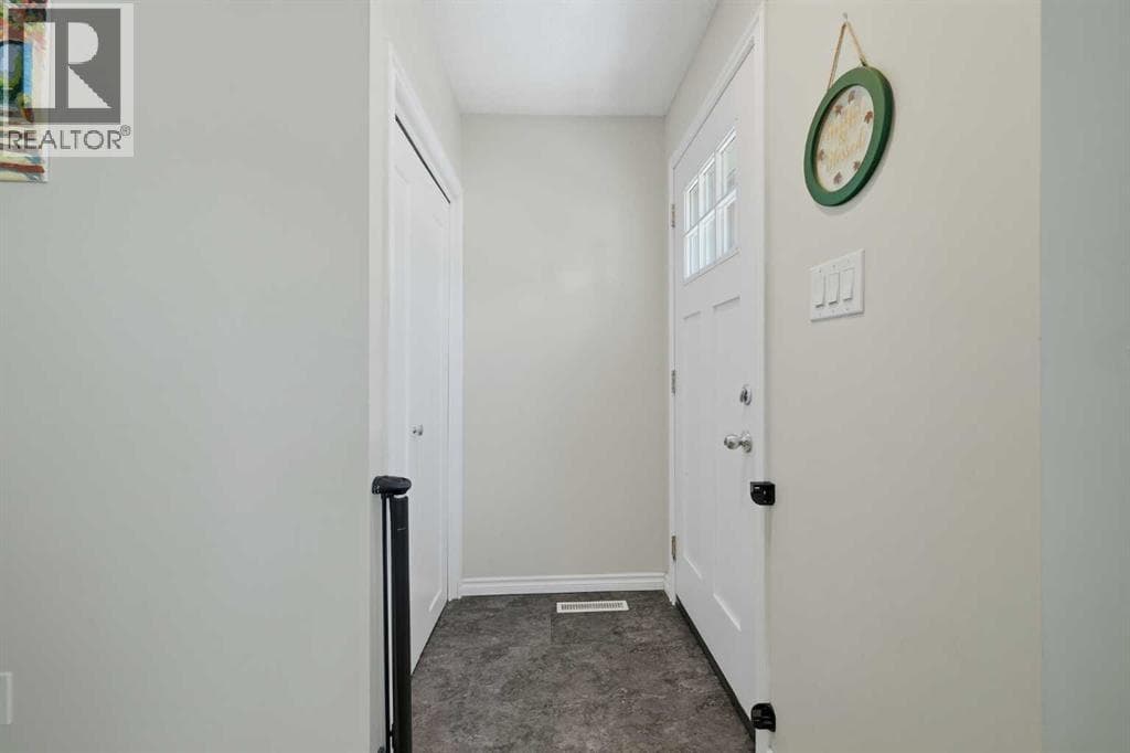6208 37 Street SW — photo 3