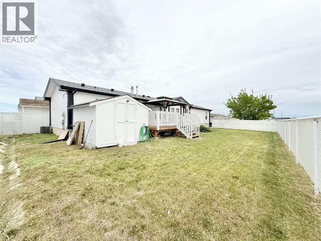 56 Meadowplace Crescent E — photo 4