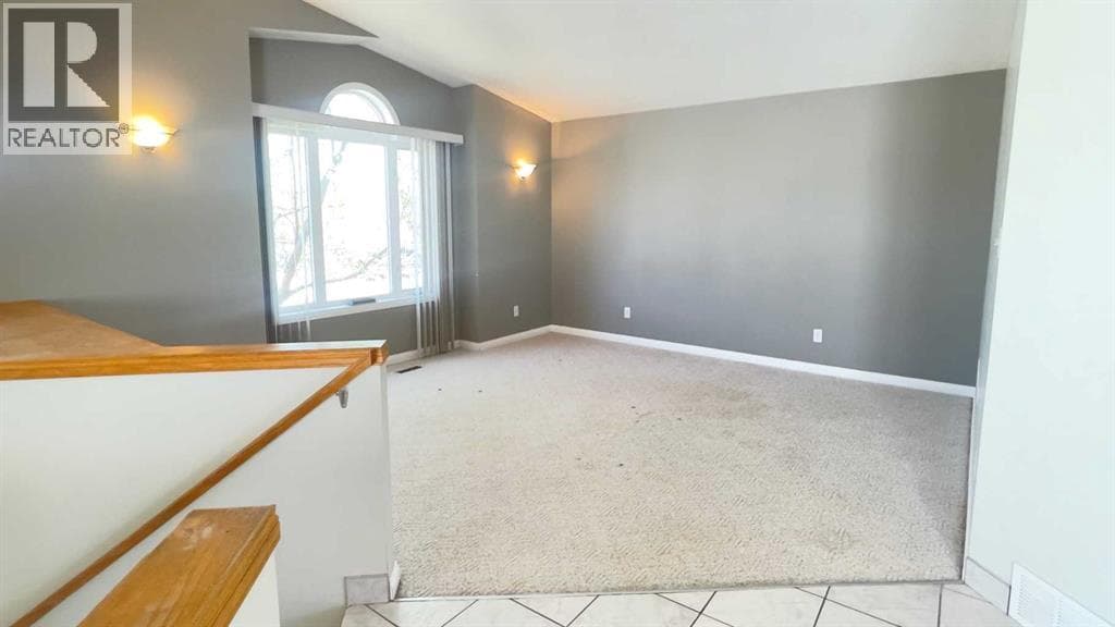 34 Blackfoot Road W — photo 3