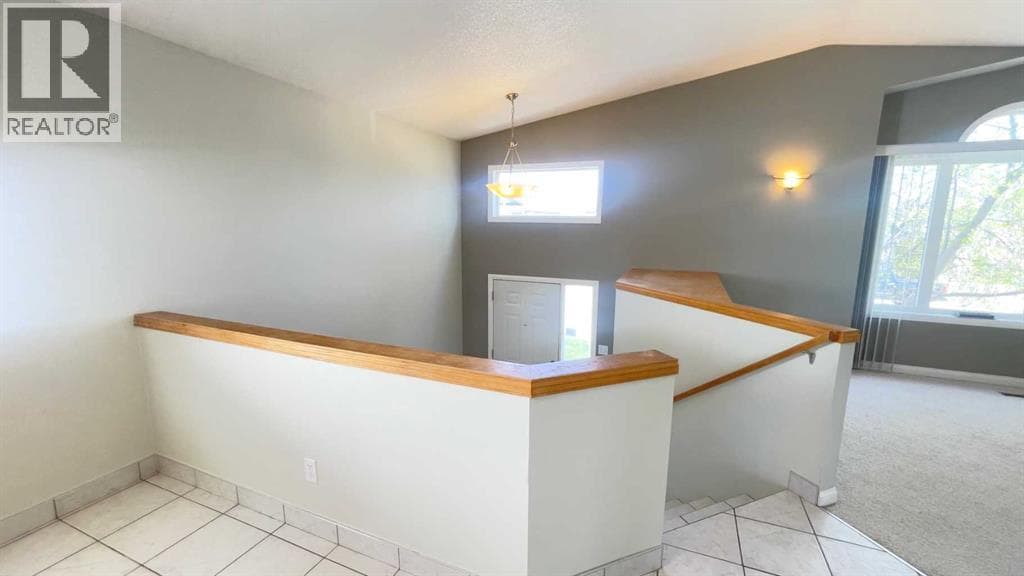 34 Blackfoot Road W — photo 2