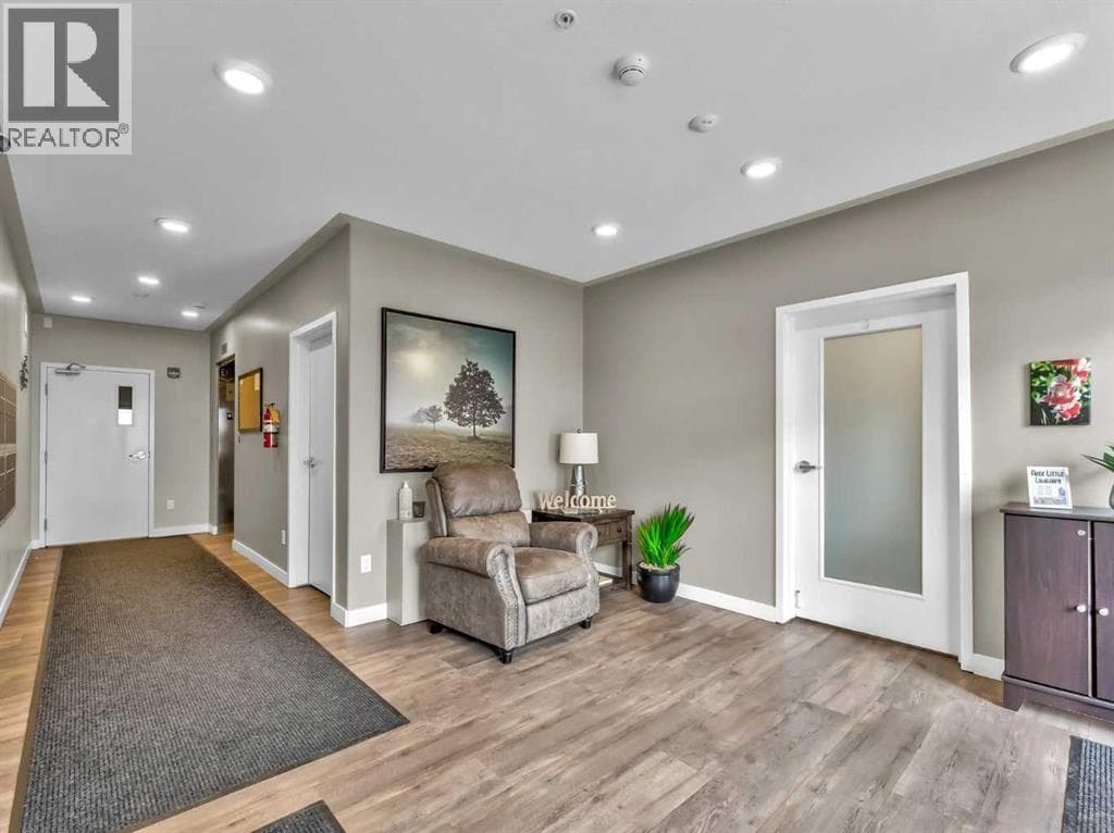 301, 499 Meadow Lake Court — photo 2