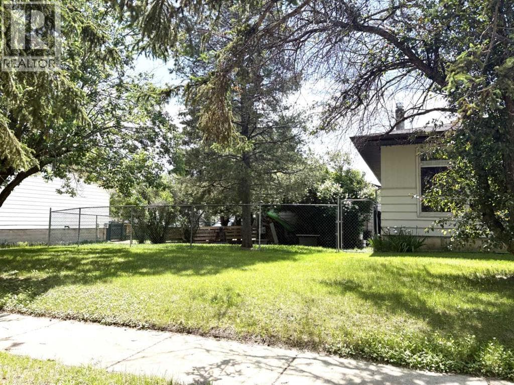 4812 47 Avenue — photo 3
