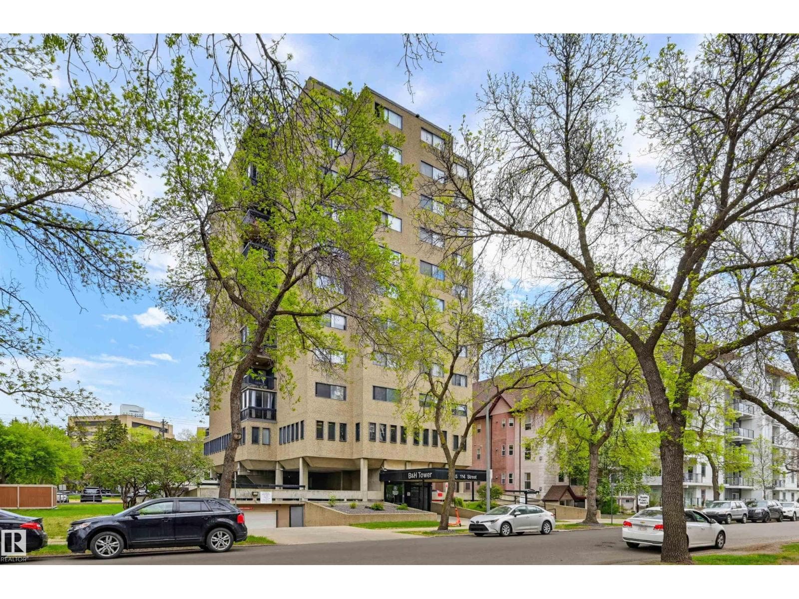 #1003 10155 114 ST NW