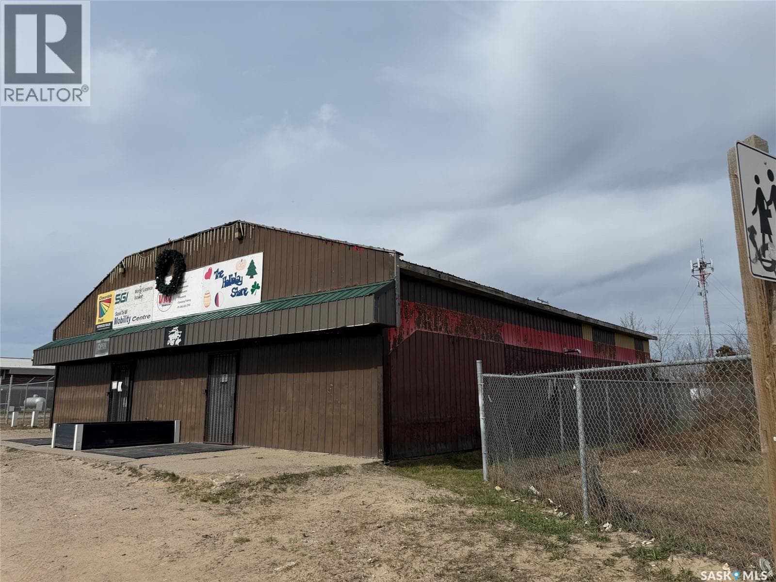 145 La Loche AVENUE — photo 2