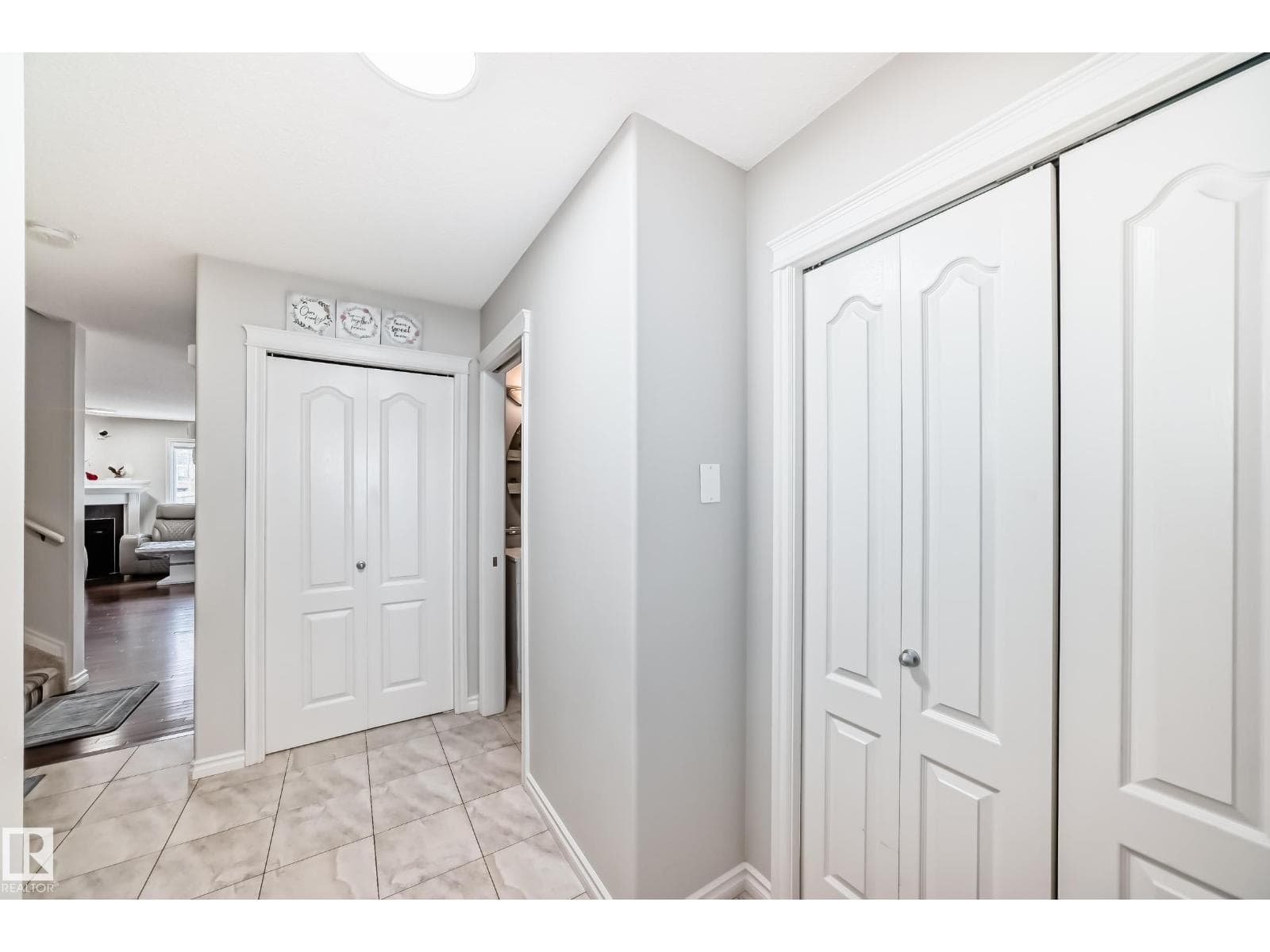 6419 18 AV SW — photo 3