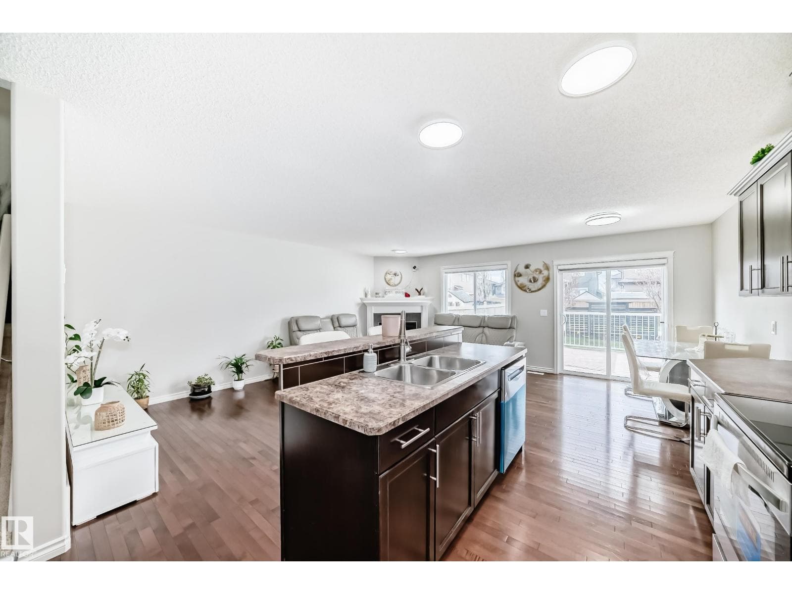 6419 18 AV SW — photo 5