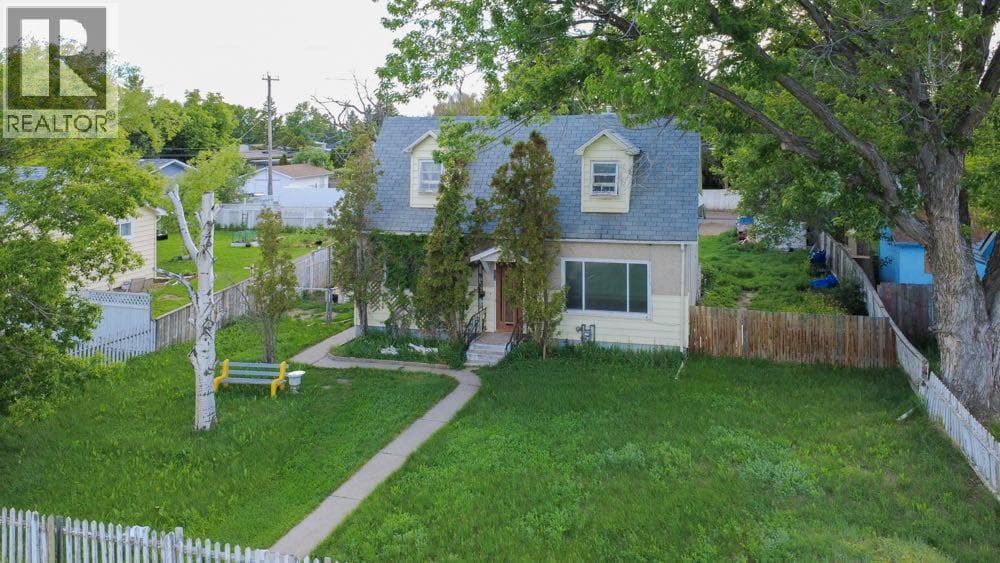 1218 13 Street N — photo 2