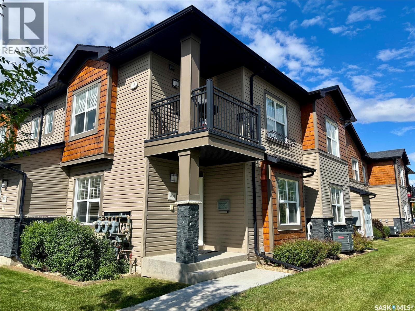 801 1015 Patrick CRESCENT
