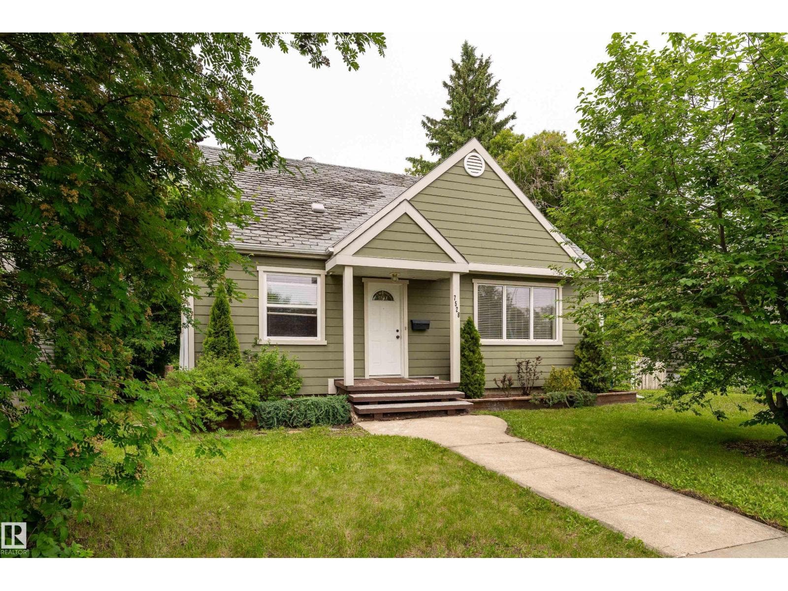 7528 82 AV NW — photo 2