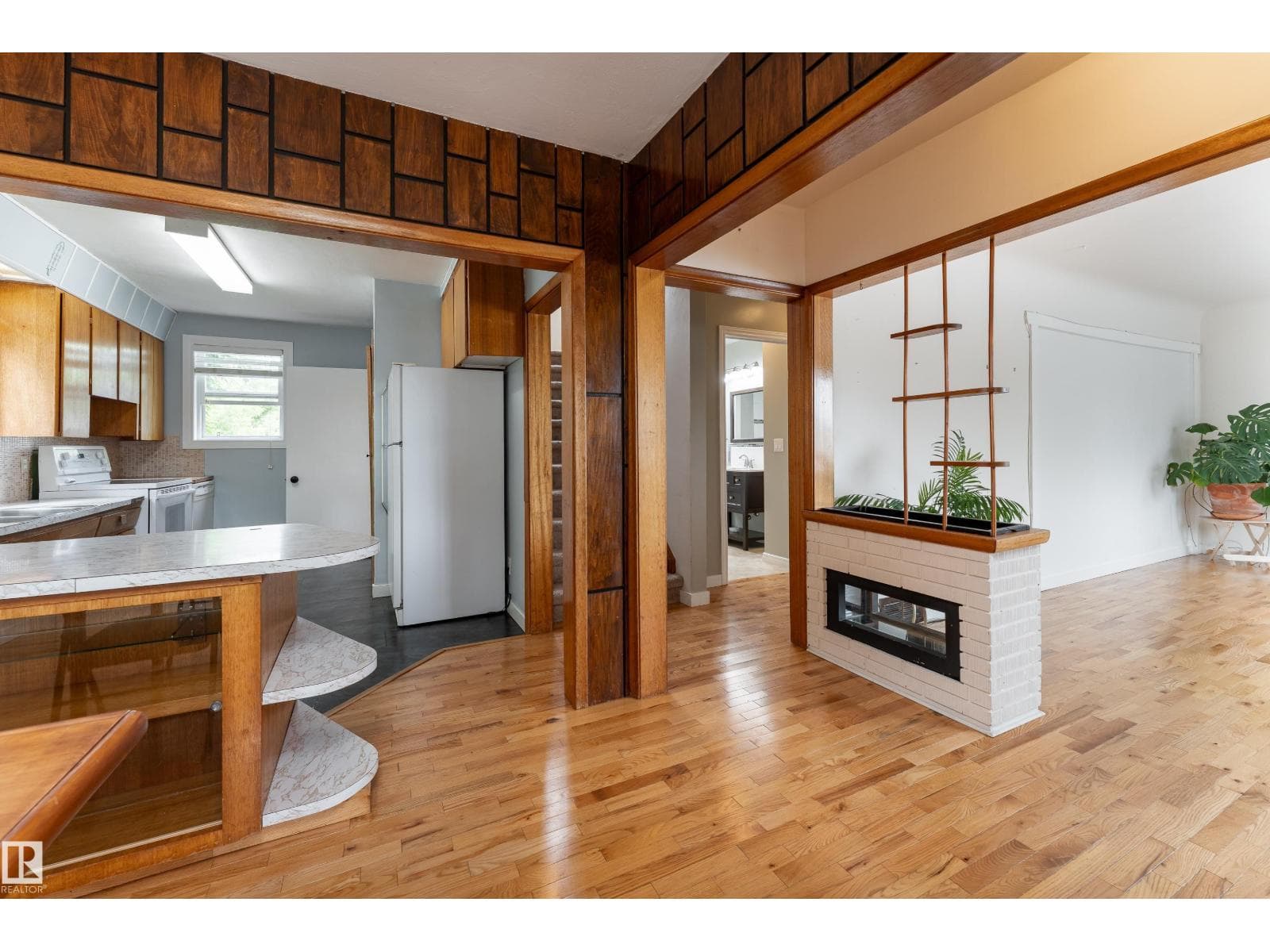 7528 82 AV NW — photo 3
