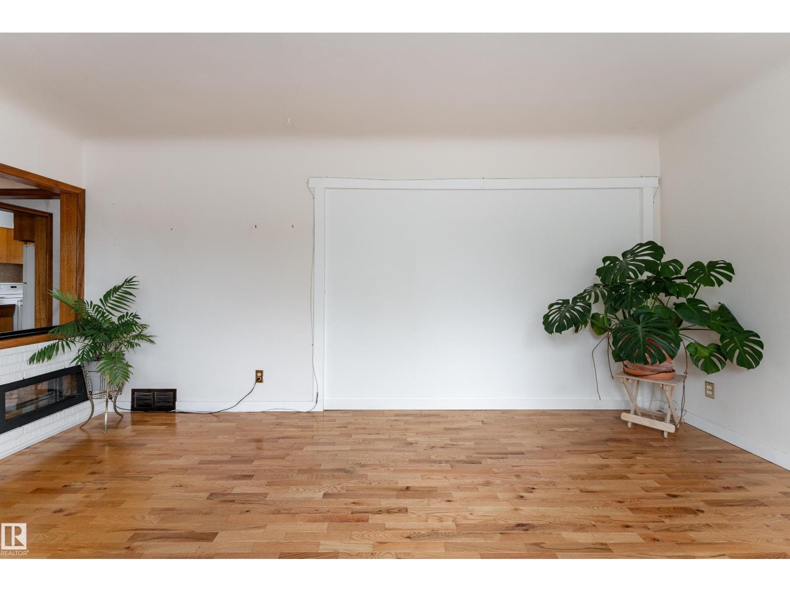 7528 82 AV NW — photo 5