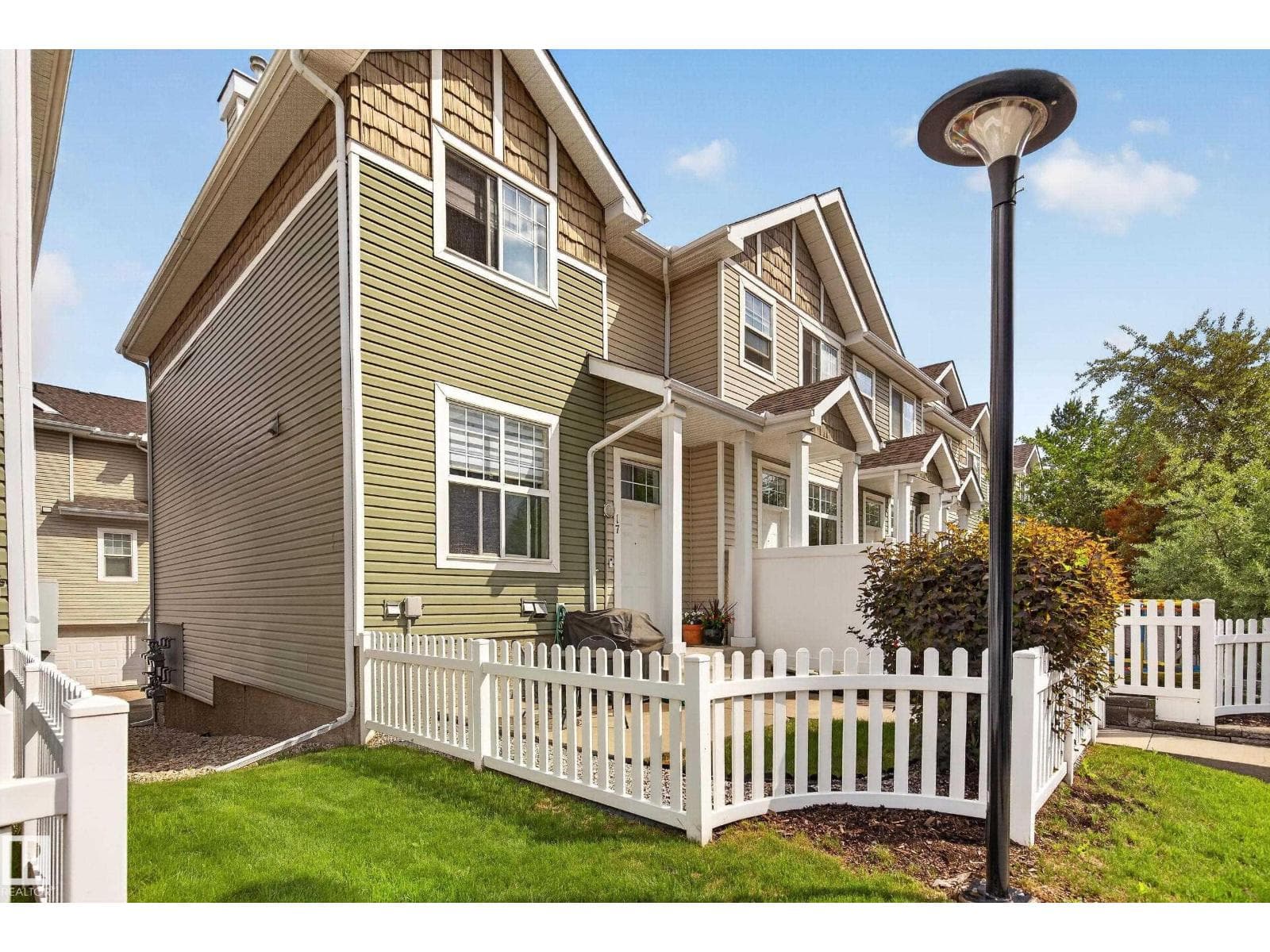 #17 5604 199 ST NW