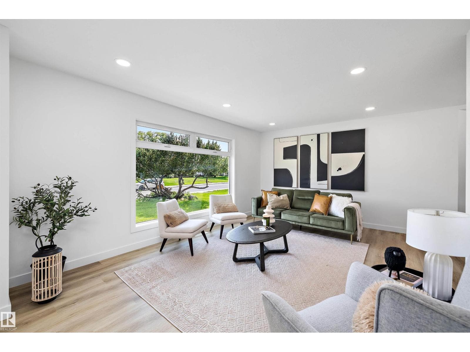 7004 93 AV NW — photo 3