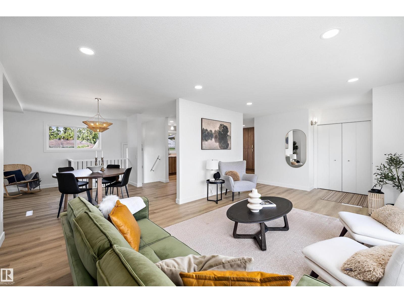 7004 93 AV NW — photo 4