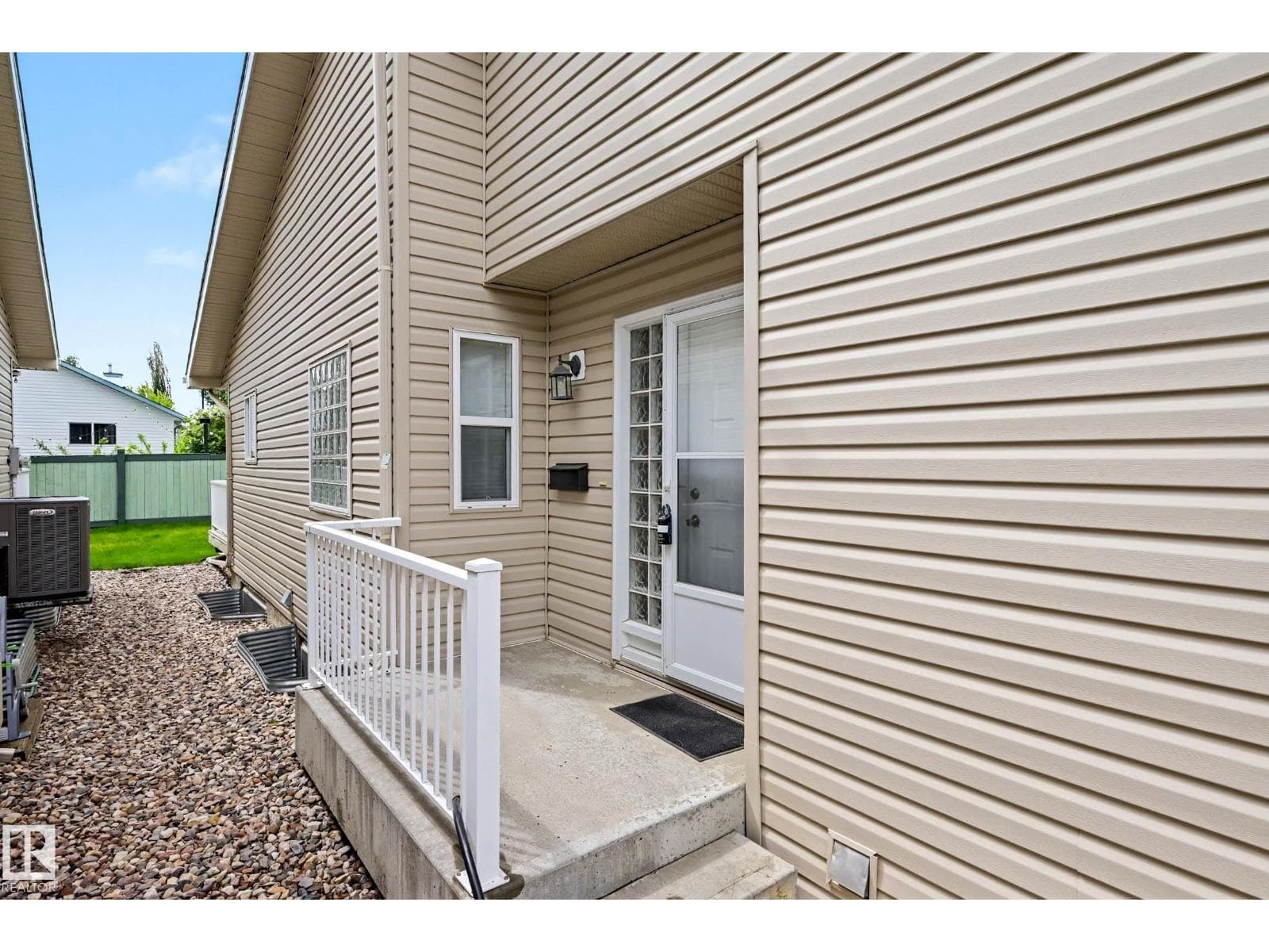 #6 2031 BRENNAN CR NW — photo 3