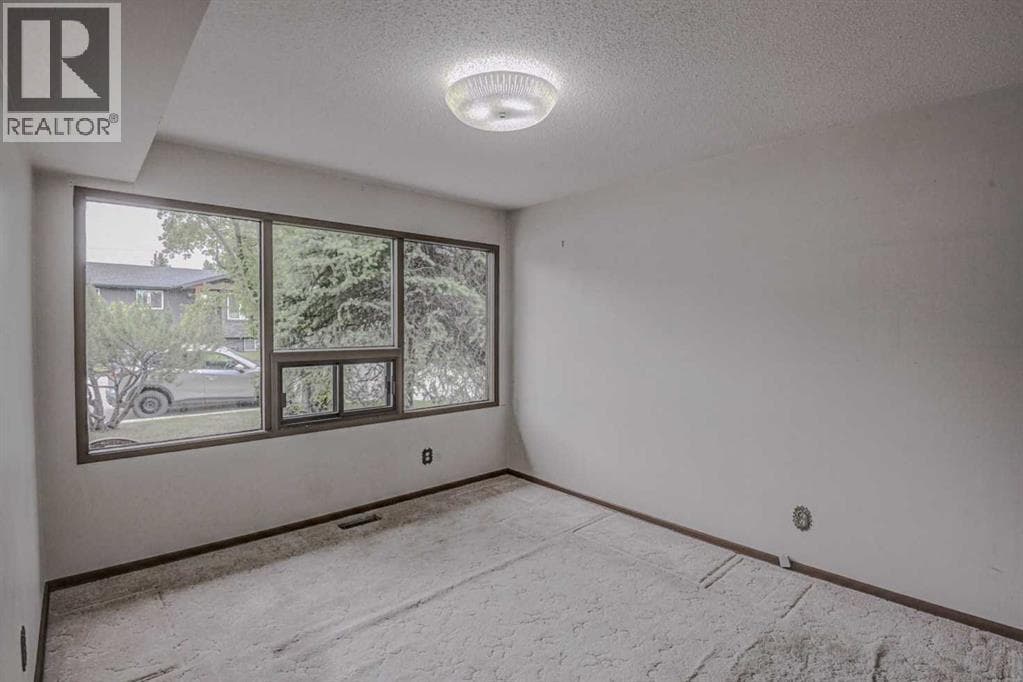 1135 Southglen Drive SW — photo 4