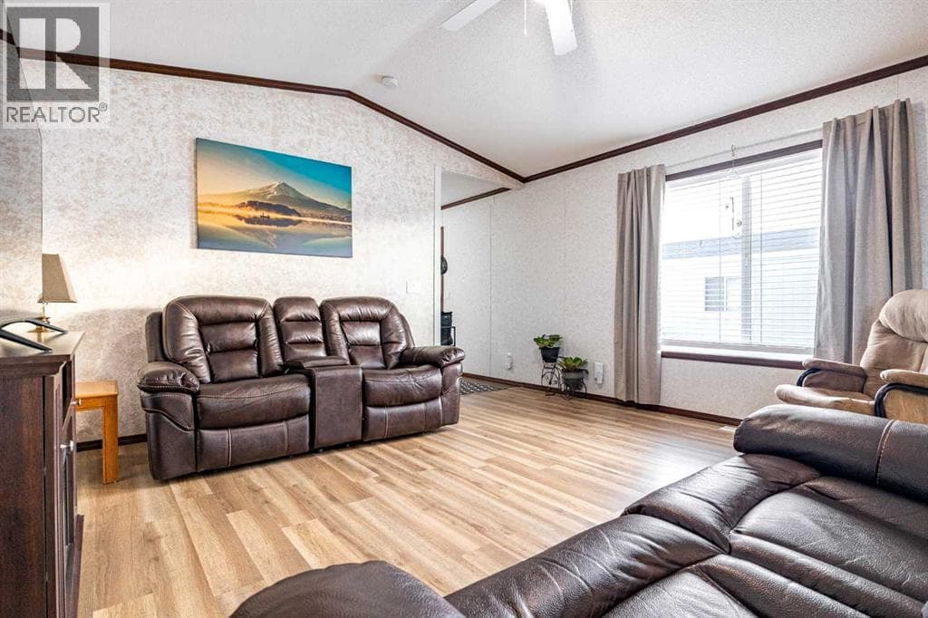 37 Maple Drive — photo 4