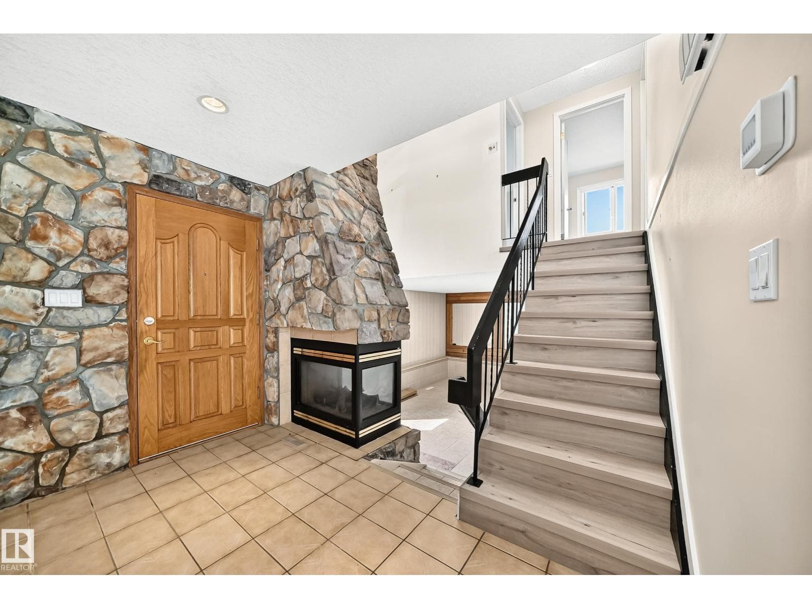 18636 71 AV NW — photo 5