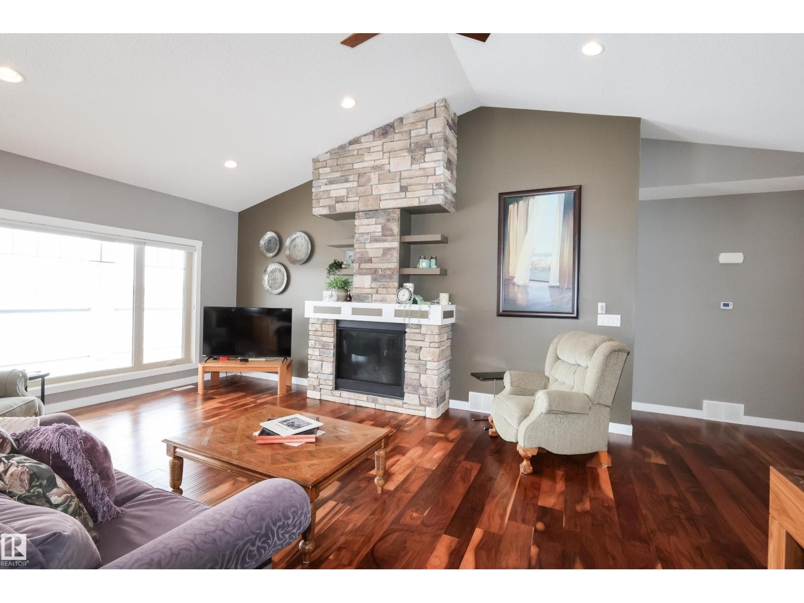 10508 103 AV — photo 2