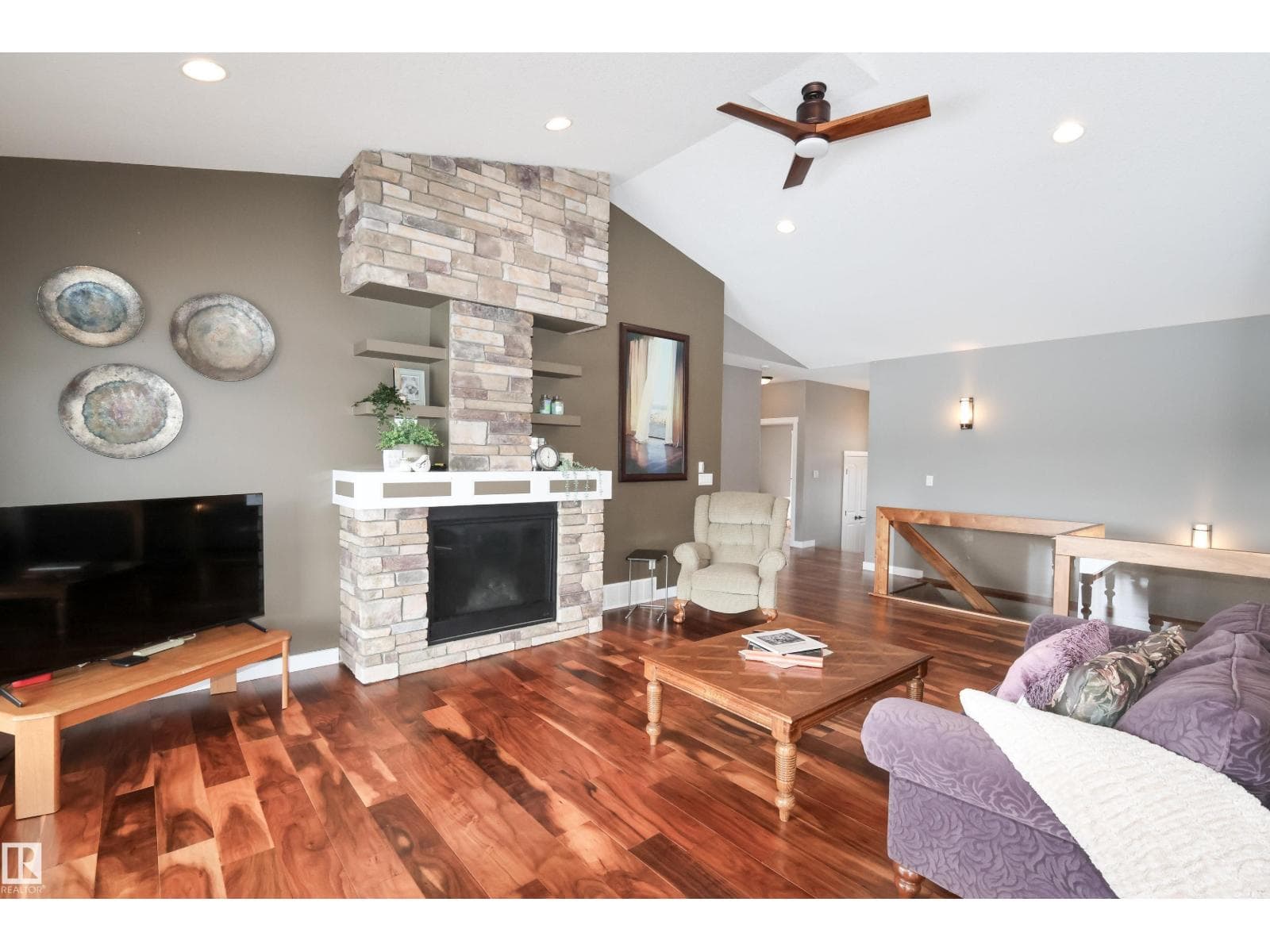 10508 103 AV — photo 3