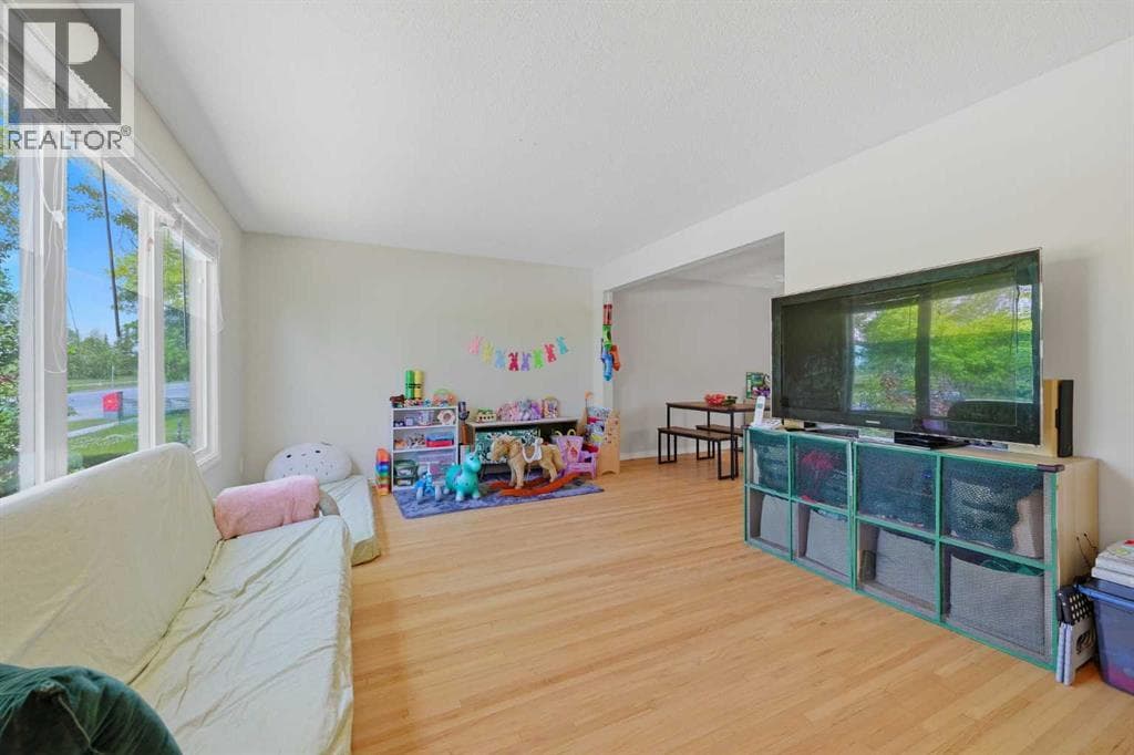 6208 37 Street SW — photo 5