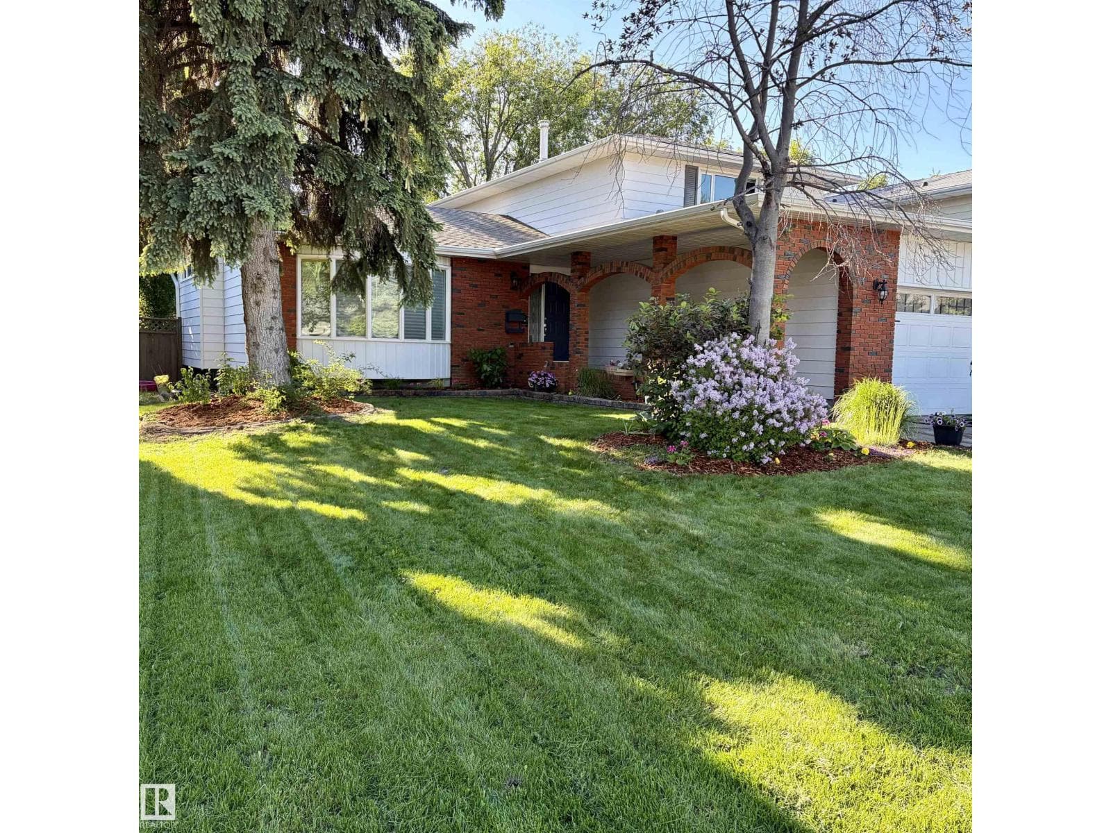 155 GARIEPY CR NW