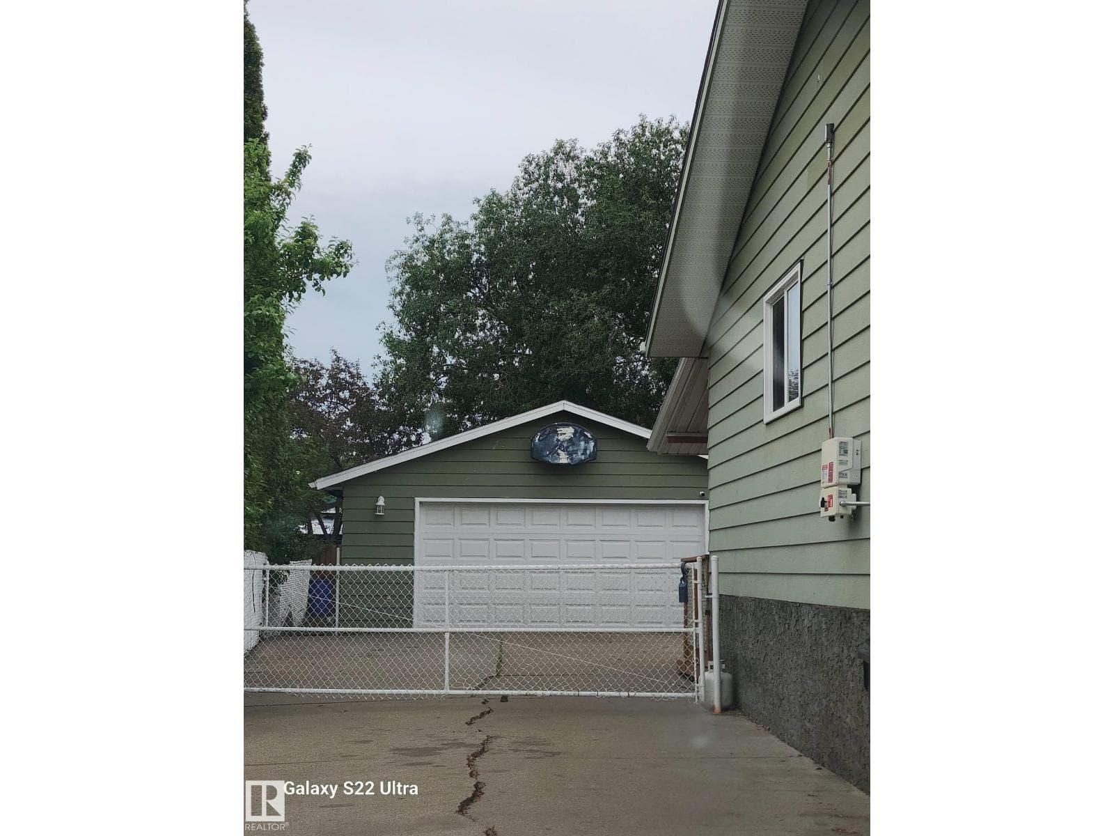 4203 42 AV — photo 2