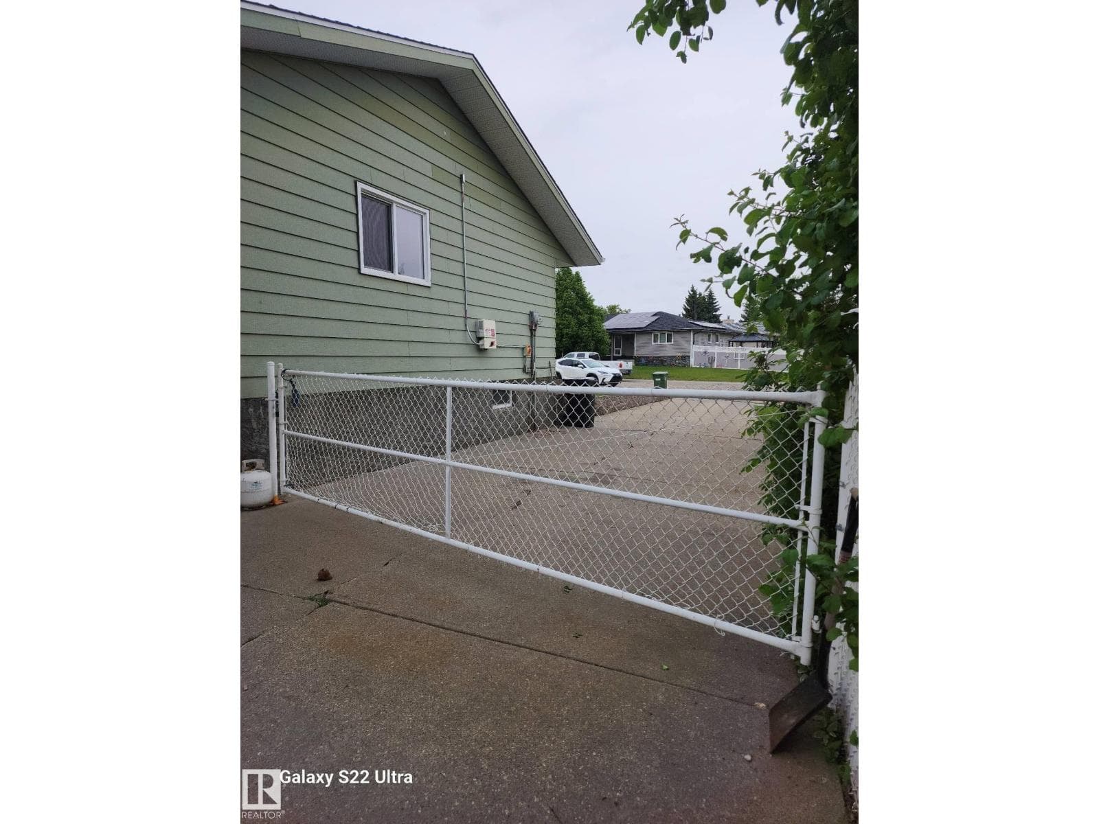 4203 42 AV — photo 3