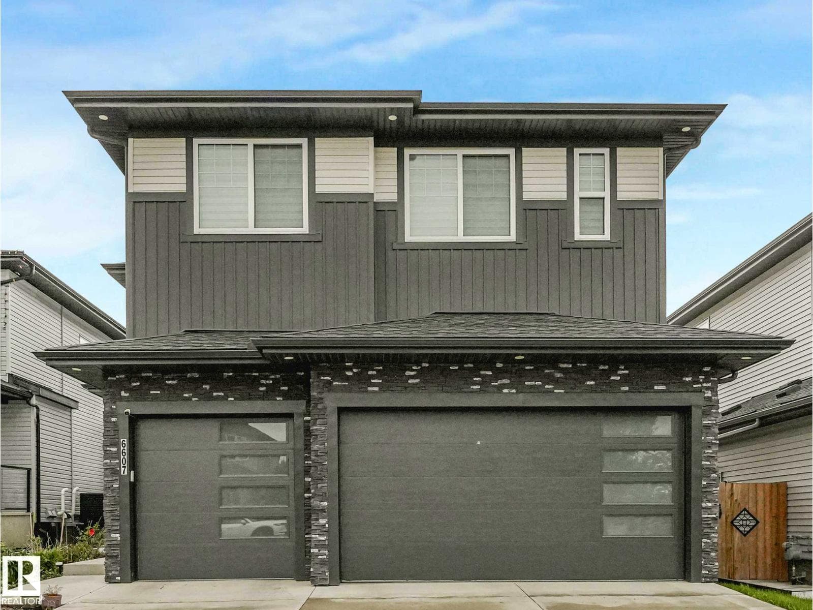 6607 53 AV — photo 2