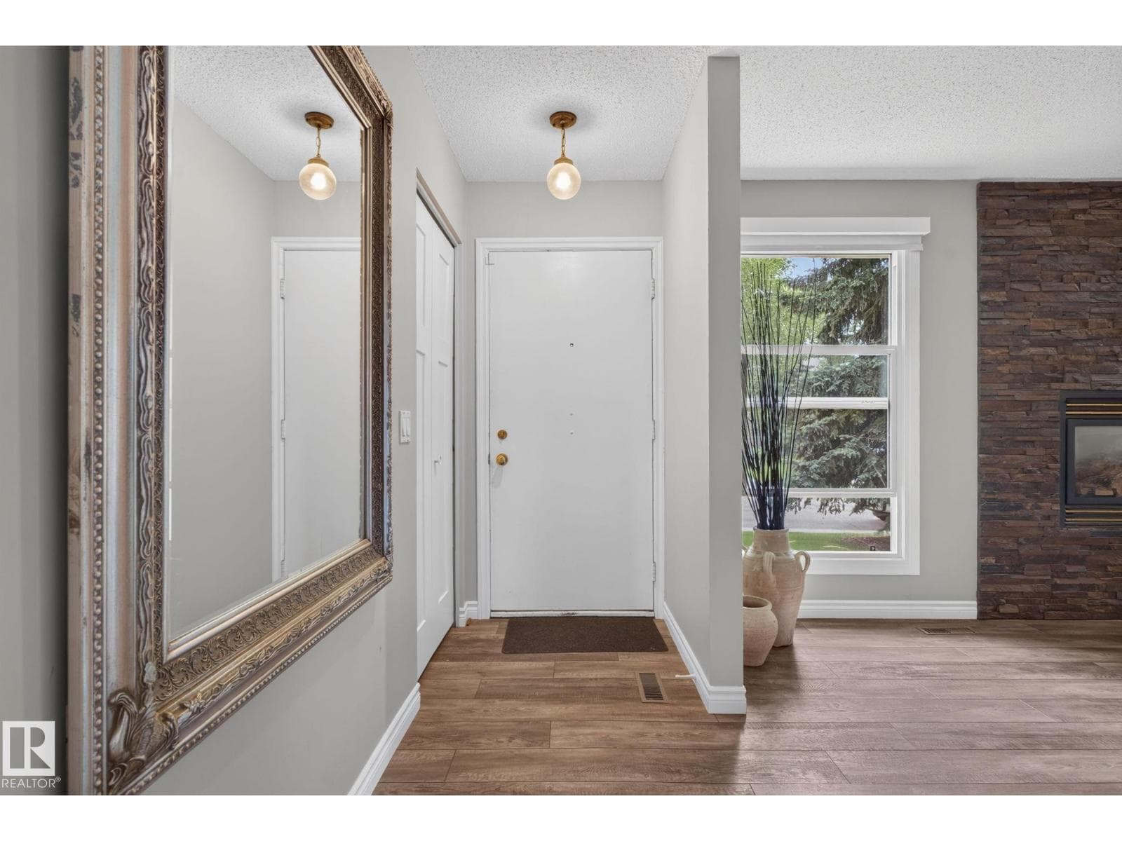 5240 56A ST — photo 2